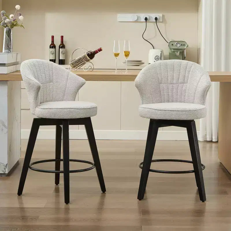 Tabourets de bar pivotants Zeus & Ruta Wingback 25 avec revêtement en chenille, pieds en bois et hauteur réglable