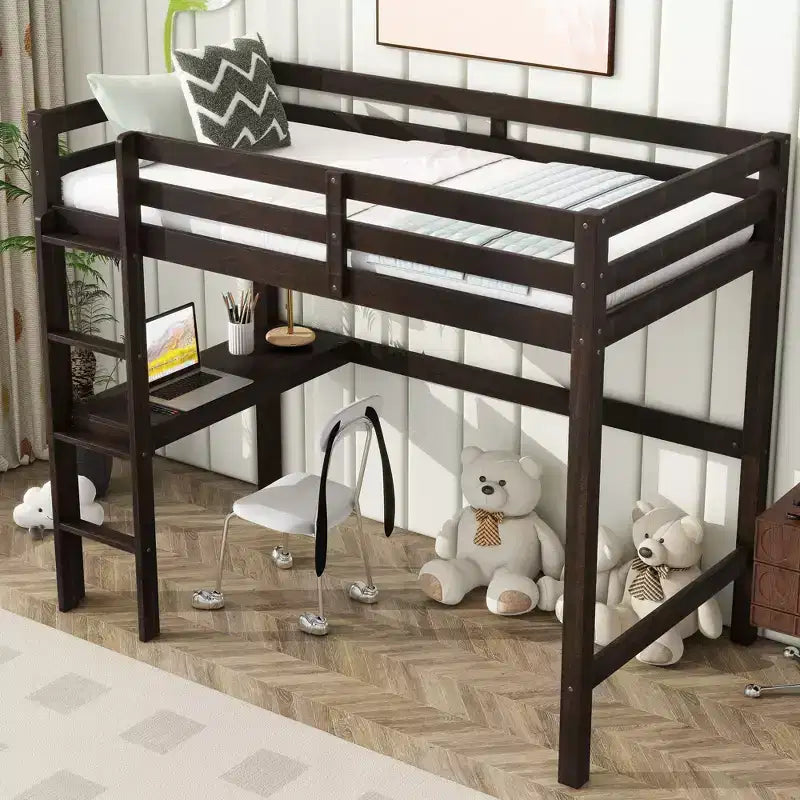 Lit mezzanine double en bois avec bureau intégré, barrières de sécurité et échelle marron