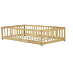 Lit double au sol avec clôture sans porte, barrières de lit en bois d'hévéa beiges