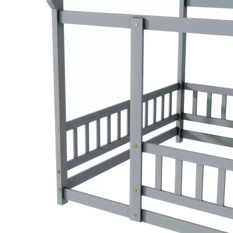 Lit double en bois avec cadres de sol, barrières de sécurité, gris