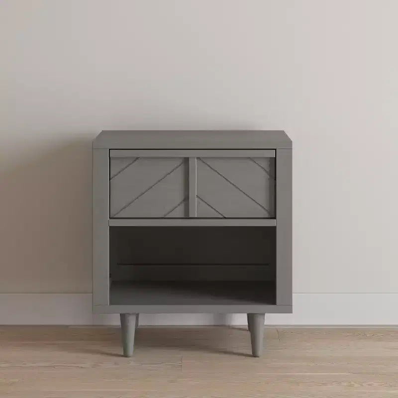 Table de chevet à 1 tiroir Child Craft pour chambre de bébé ou d'enfant, grand tiroir de rangement, fabriquée en pin robuste, non toxique, finition sécuritaire pour bébé