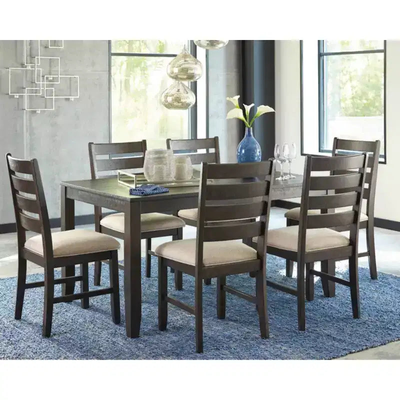 Table à manger Rokane marron, chaises rembourrées, cadre en bois