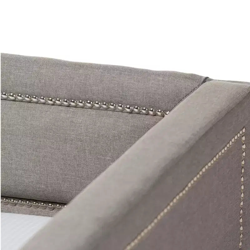 Lit de repos jumeau Raymond moderne et contemporain avec clous décoratifs en tissu, lit gigogne et roulettes de lit d'appoint gris : Structure en bois d'hévéa